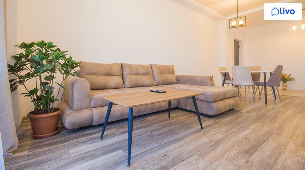 Tikas Home Апартаменты Tbilisi Luaran gambar